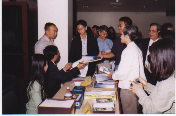 11b_booksign